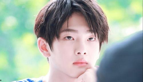 娱乐圈吃瓜酱qaq,揭秘明星幕后故事，带你领略娱乐圈风云变幻